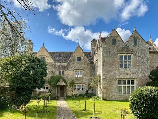 Sketching William Morris (7th-9th May 2027) - £100 DEPOSIT